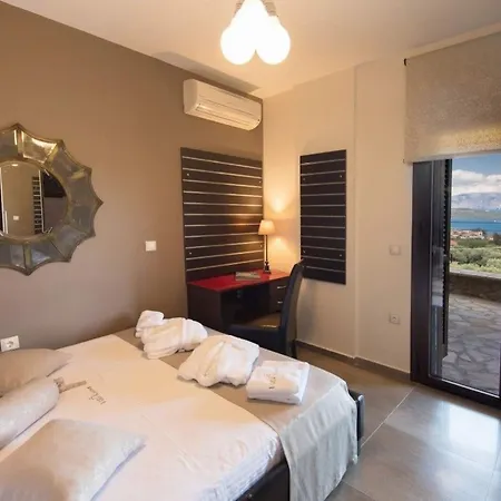 Luxurious Kastro Villa