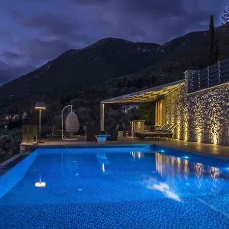 Luxurious Kastro * Nikiana